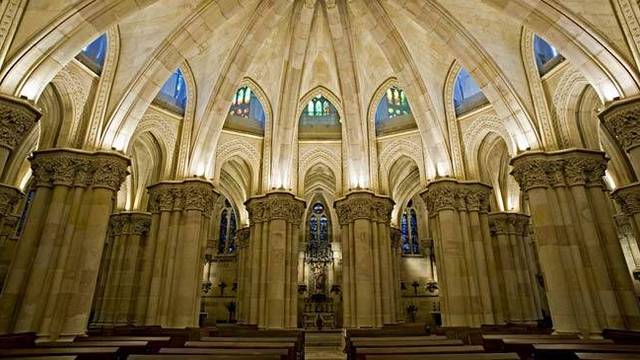 Explore Jewels of Barcelona - Sagrada Familia10.jpg