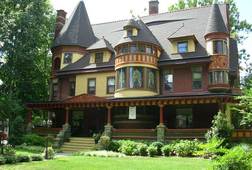 Discover 9 Historic Districts